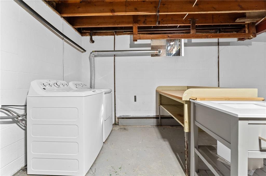 409 4th Street McDonald, PA 15057 - Photo 27 of 37 a utility room with dryer and washer