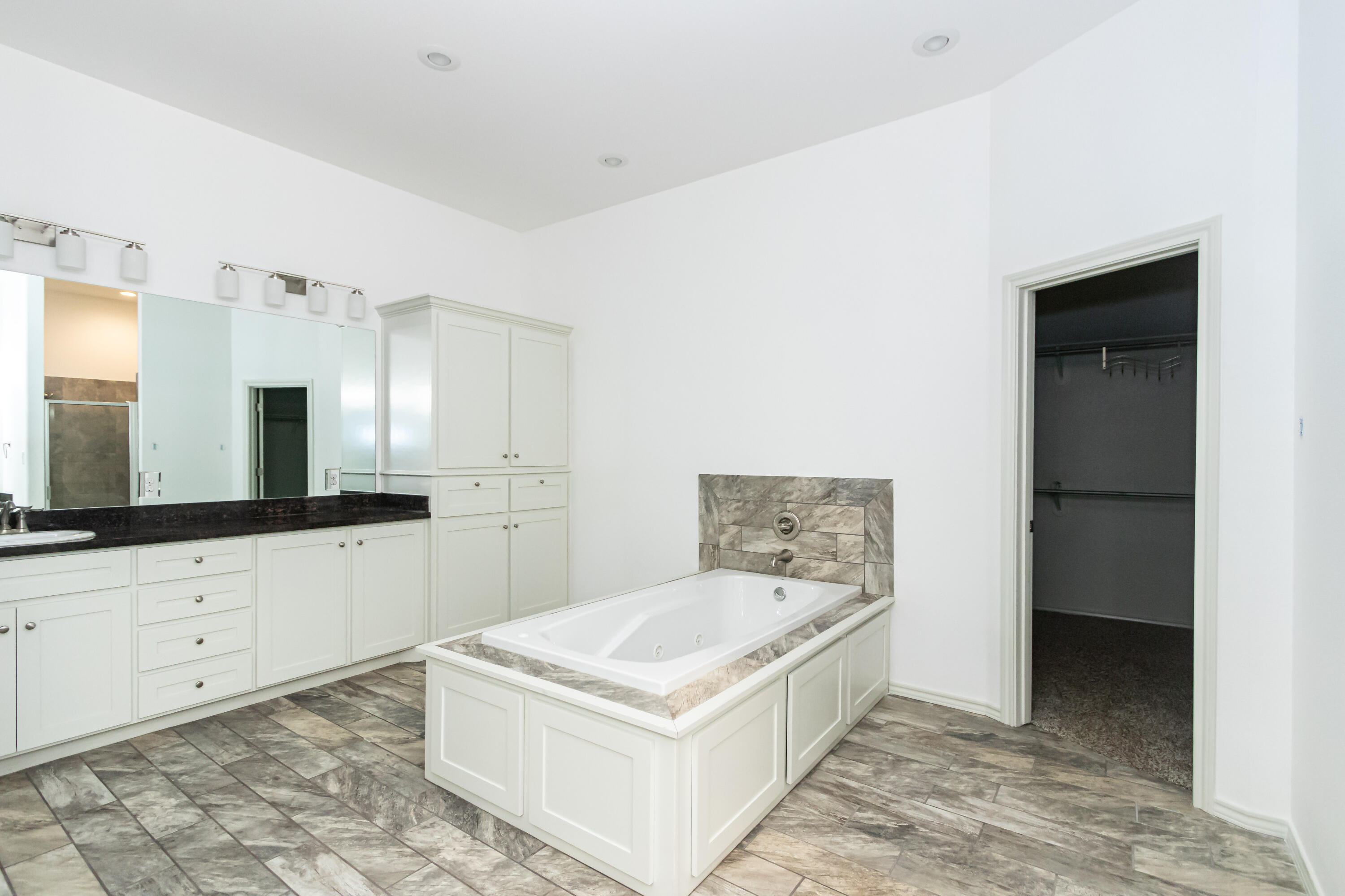 9610 Kline Avenue Lubbock, TX 79424 - Photo 11 of 24 9610 Kline-56