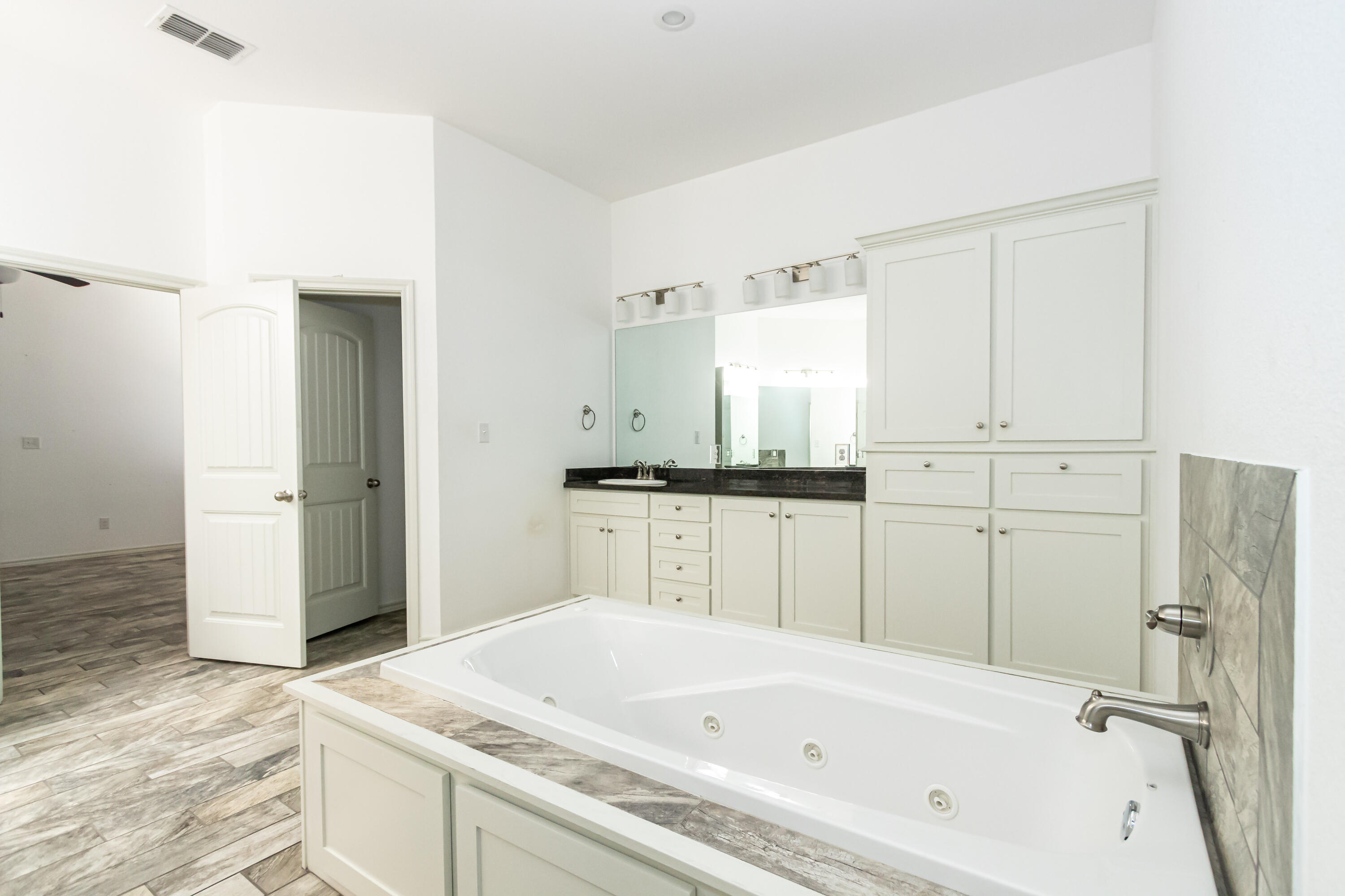 9610 Kline Avenue Lubbock, TX 79424 - Photo 13 of 24 9610 Kline-61