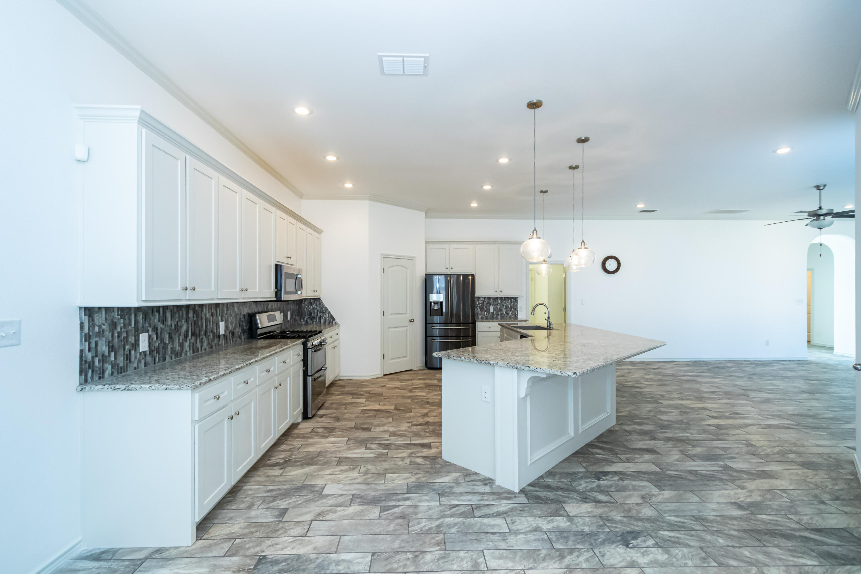 9610 Kline Avenue Lubbock, TX 79424 - Photo 6 of 24 9610 Kline-30