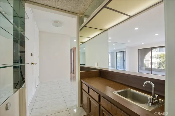 $599,000 | 5340 Yarmouth Avenue, Unit 205, Encino, CA 91316