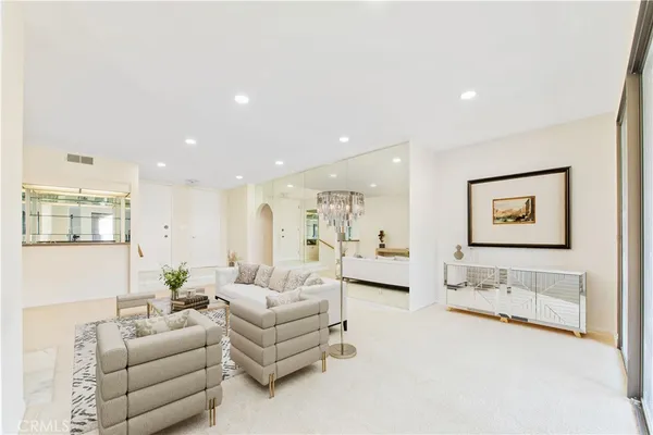 $599,000 | 5340 Yarmouth Avenue, Unit 205, Encino, CA 91316