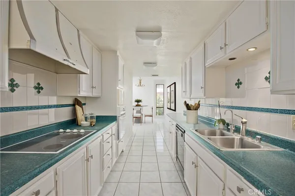 $599,000 | 5340 Yarmouth Avenue, Unit 205, Encino, CA 91316