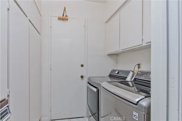 $599,000 | 5340 Yarmouth Avenue, Unit 205, Encino, CA 91316
