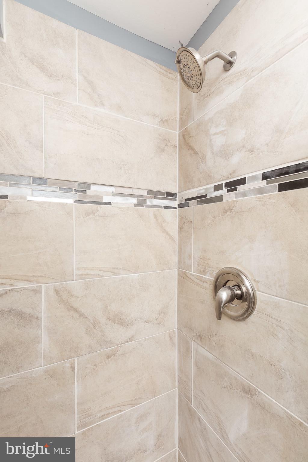 707 Old Home Road Baltimore, MD 21206 - Photo 21 of 30 en suite master bath with water closet
