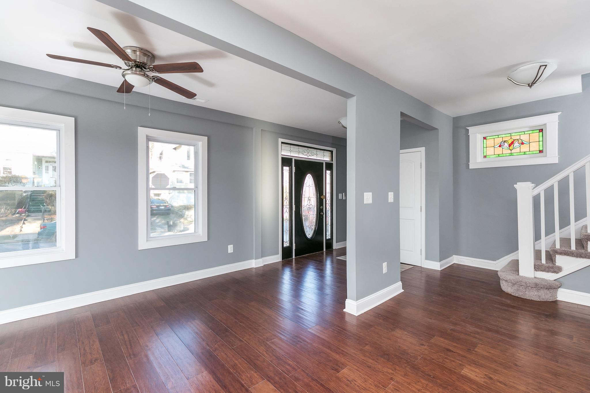707 Old Home Road Baltimore, MD 21206 - Photo 4 of 30 Living Room