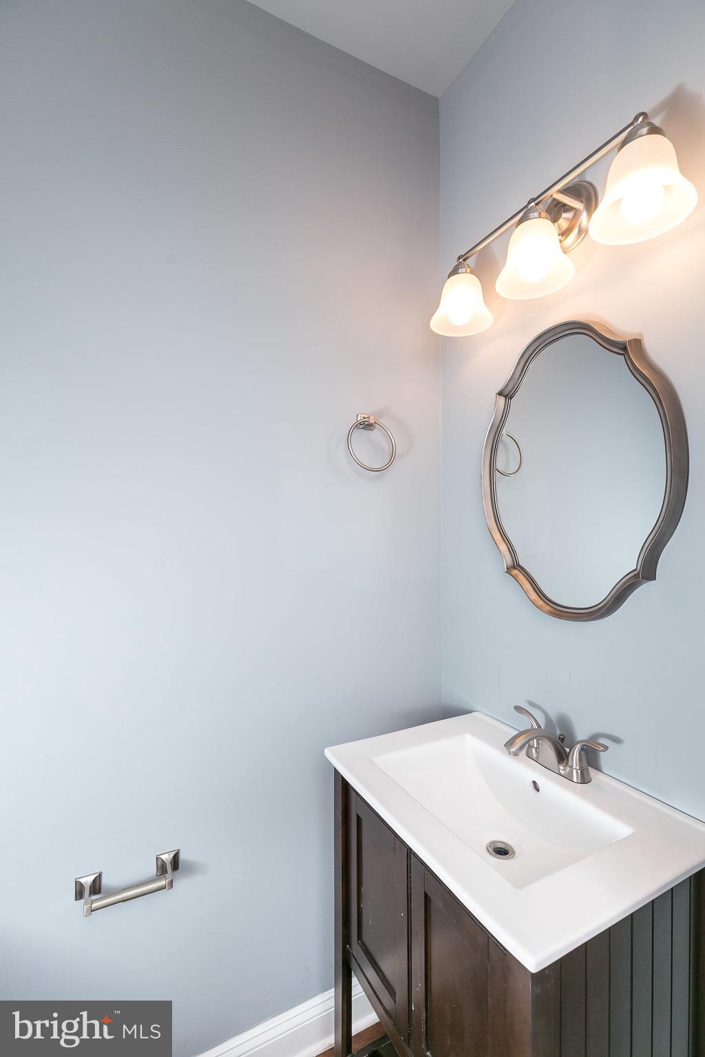 707 Old Home Road Baltimore, MD 21206 - Photo 8 of 30 main level powder room