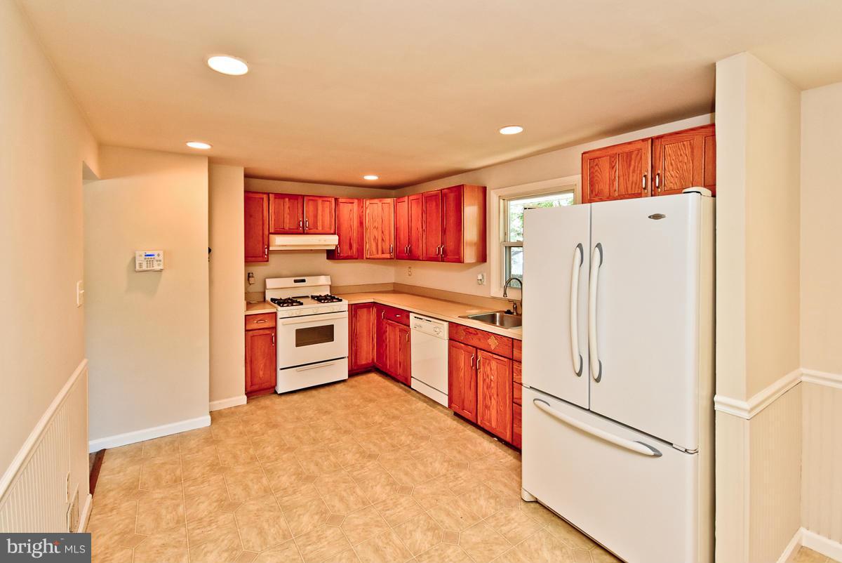 2303 Pinefield Road Waldorf, MD 20601 - Photo 12 of 30 Kitchen