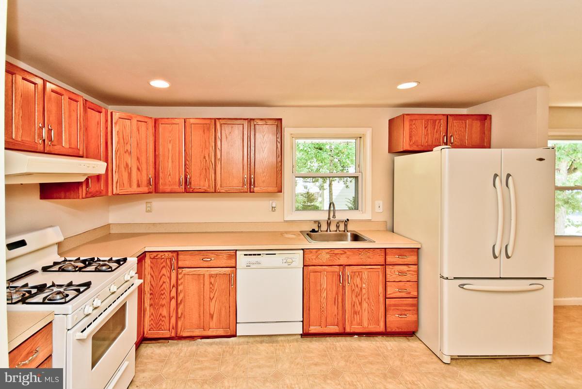 2303 Pinefield Road Waldorf, MD 20601 - Photo 13 of 30 Kitchen