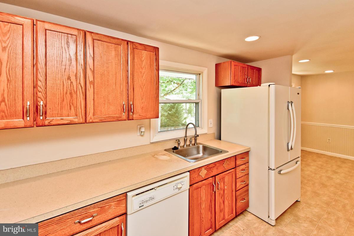 2303 Pinefield Road Waldorf, MD 20601 - Photo 14 of 30 Kitchen
