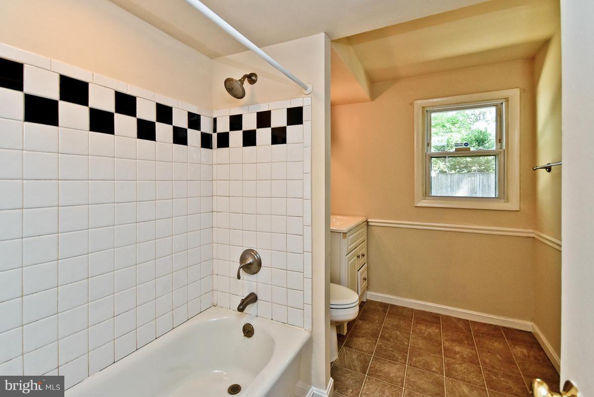 2303 Pinefield Road Waldorf, MD 20601 - Photo 28 of 30 Bath