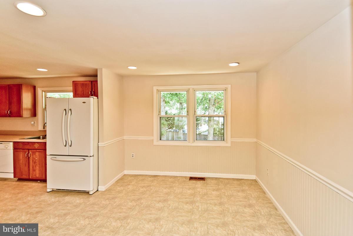 2303 Pinefield Road Waldorf, MD 20601 - Photo 10 of 30 Kitchen