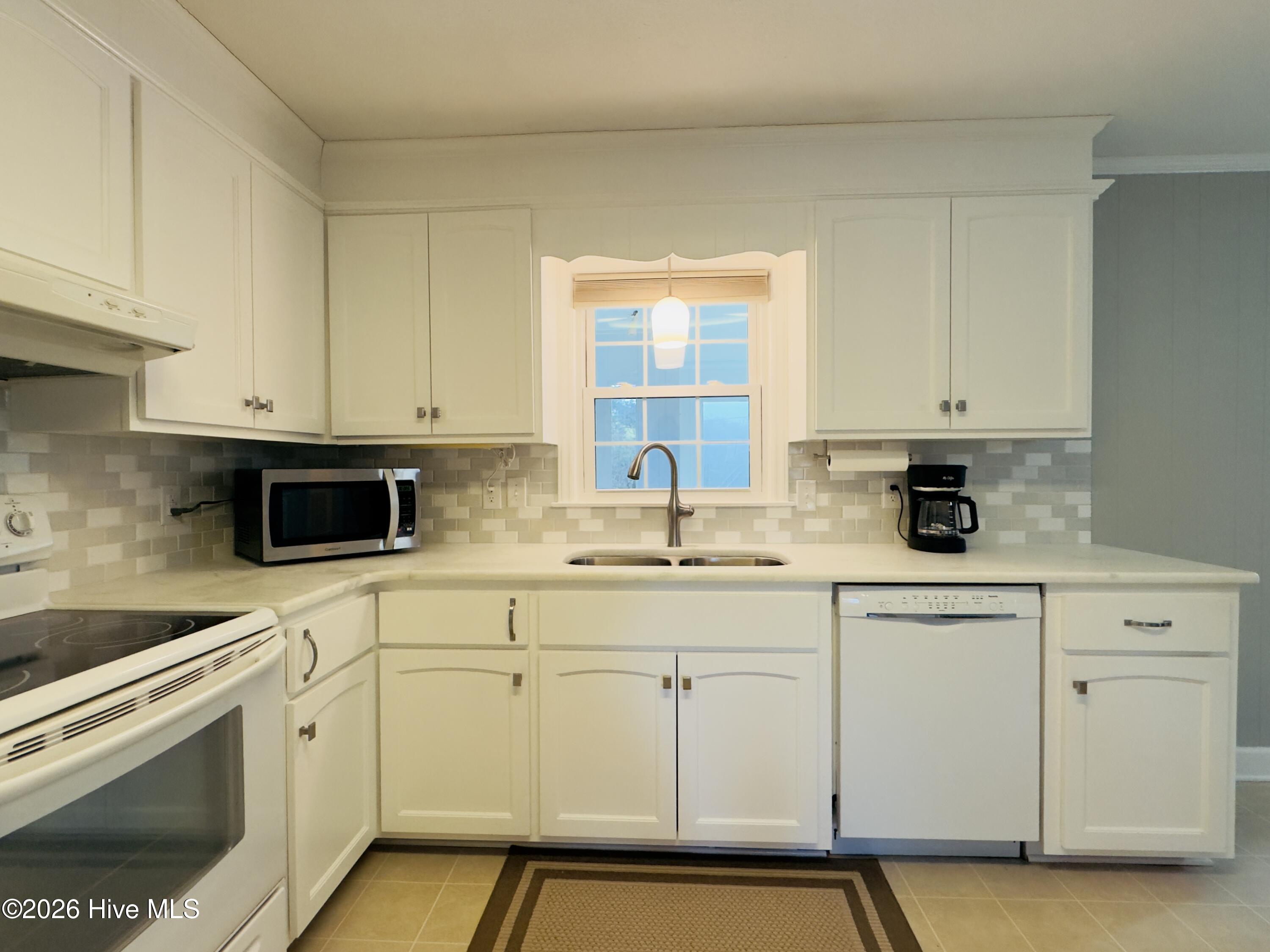 1814 A Tryon Road New Bern, NC 28560 - Photo 8 of 38 IMG_1229