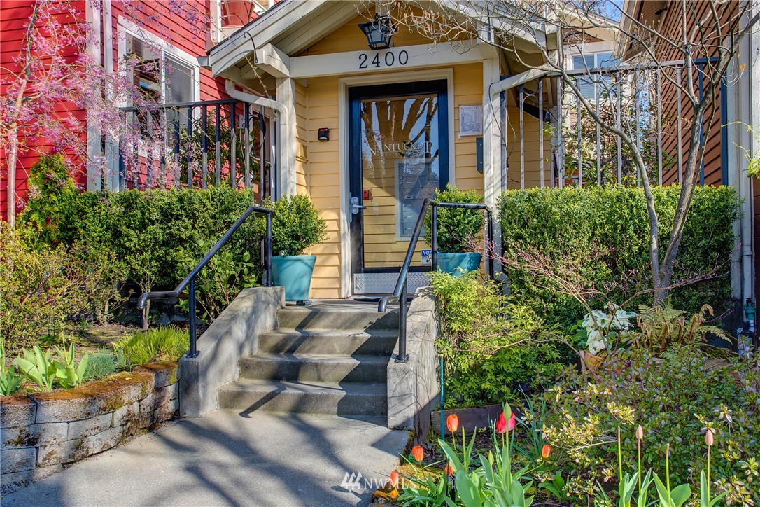 2400 East Howell Street, Unit E Seattle, WA 98122 - Photo 33 of 39 a front view of a house with garden