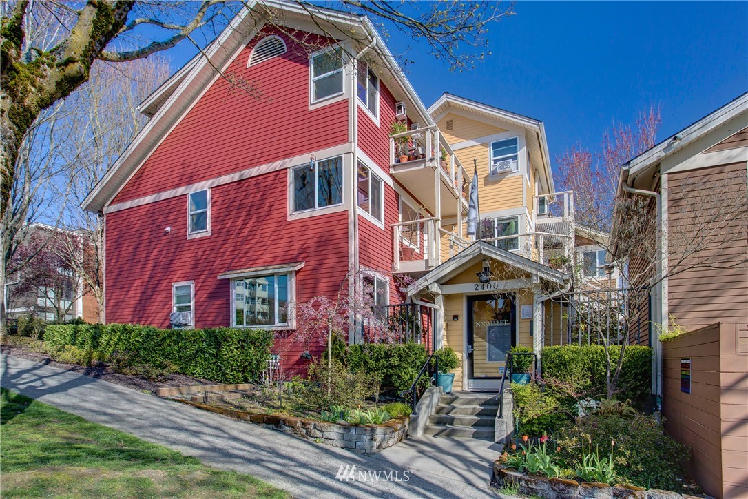 2400 East Howell Street, Unit E Seattle, WA 98122 - Photo 34 of 39 a front view of a multi story residential apartment building