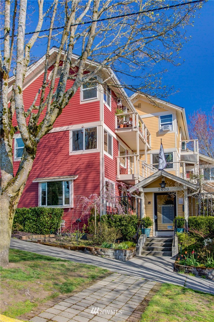 2400 East Howell Street, Unit E Seattle, WA 98122 - Photo 35 of 39 a front view of a multi story building with yard