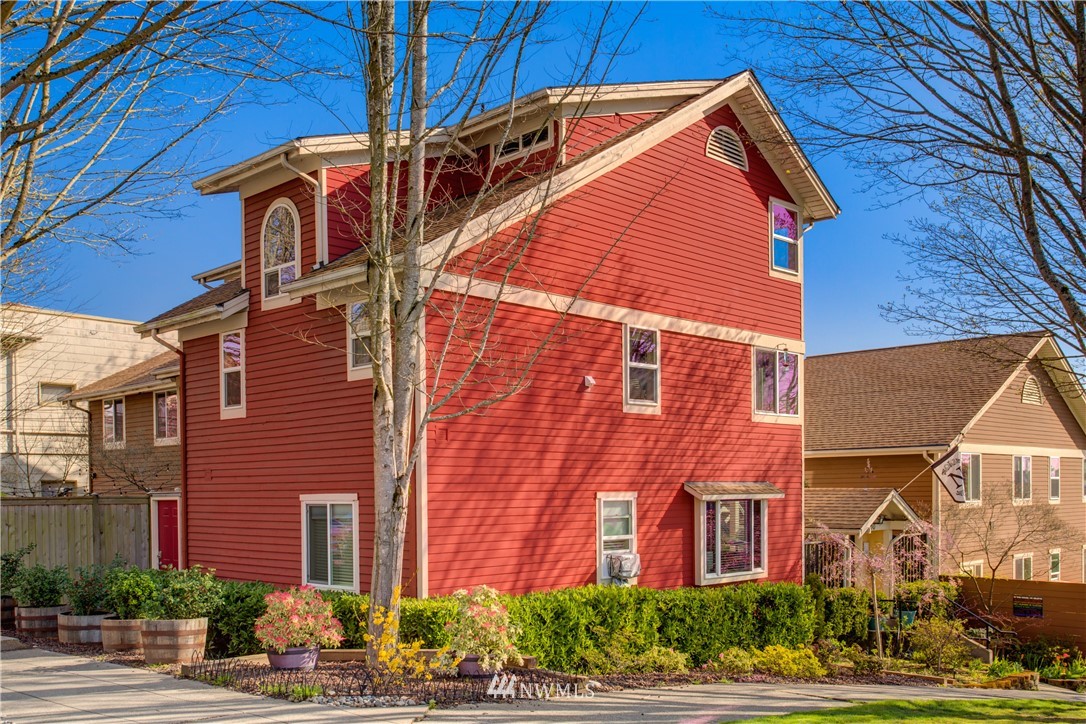 2400 East Howell Street, Unit E Seattle, WA 98122 - Photo 36 of 39 a view of a building with a street