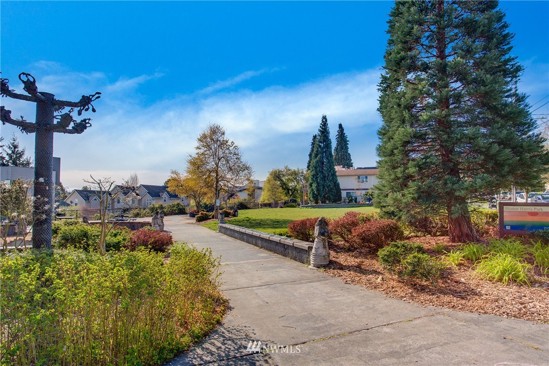 2400 East Howell Street, Unit E Seattle, WA 98122 - Photo 39 of 39 a view of a city