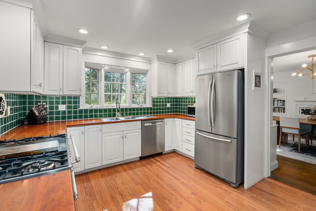 633 Boston Post Road Weston, MA 02493 - Photo 13 of 35