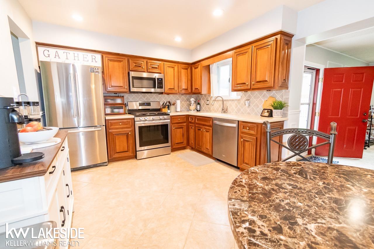 18530 Bittersweet Road Fraser, MI 48026 - Photo 4 of 24