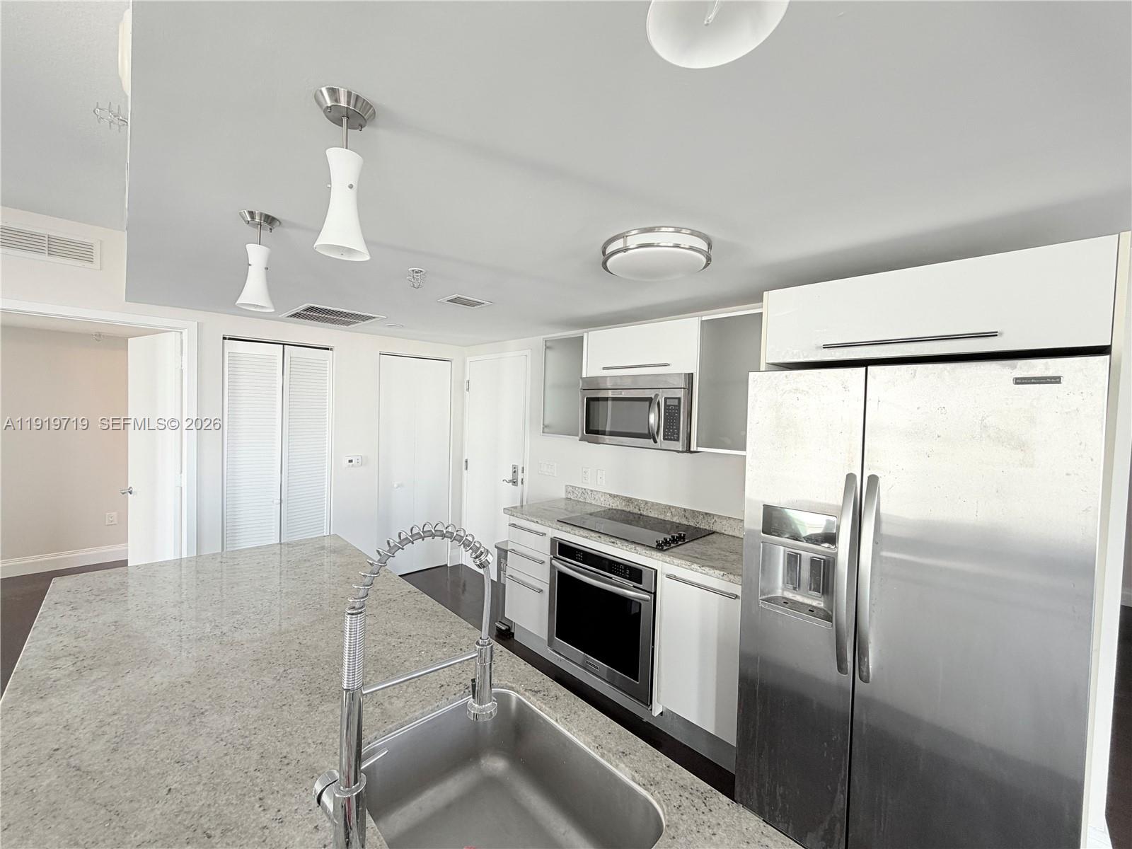 185 Southwest 7th Street, Unit 2011 Miami, FL 33130 - Photo 1 of 44