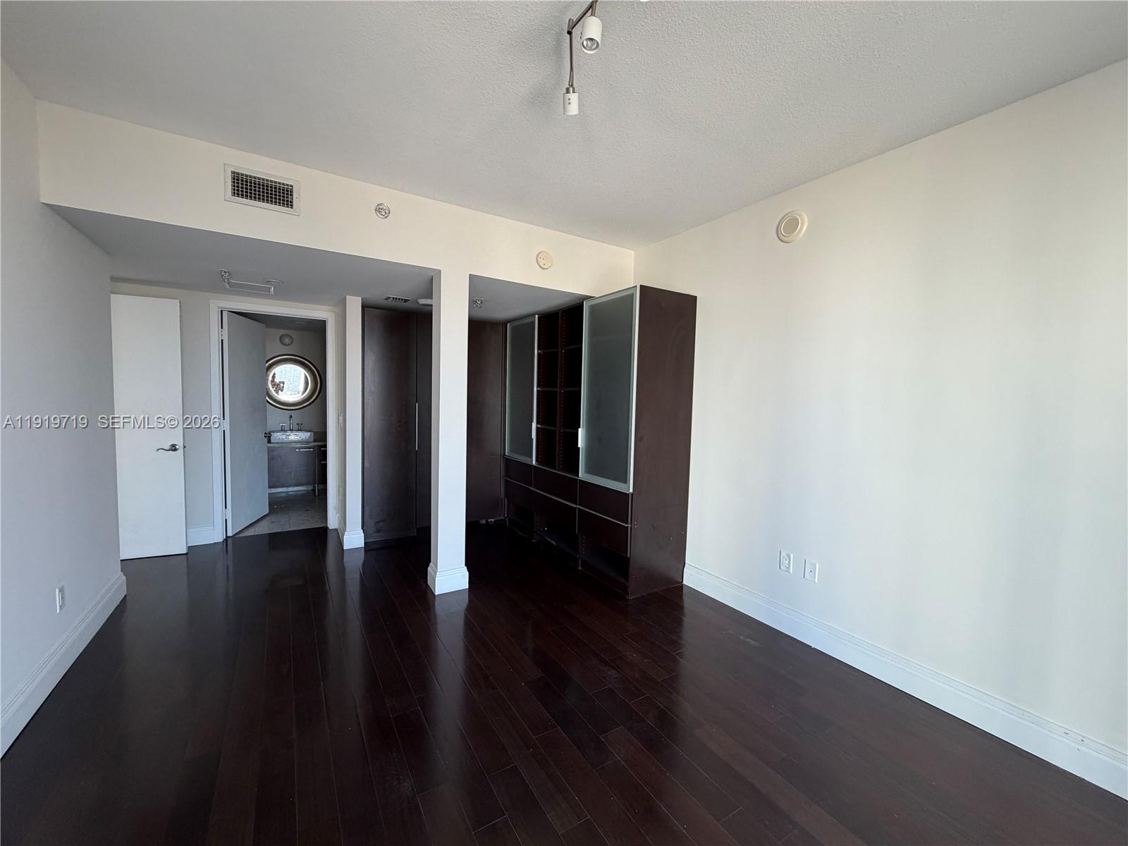 185 Southwest 7th Street, Unit 2011 Miami, FL 33130 - Photo 17 of 44