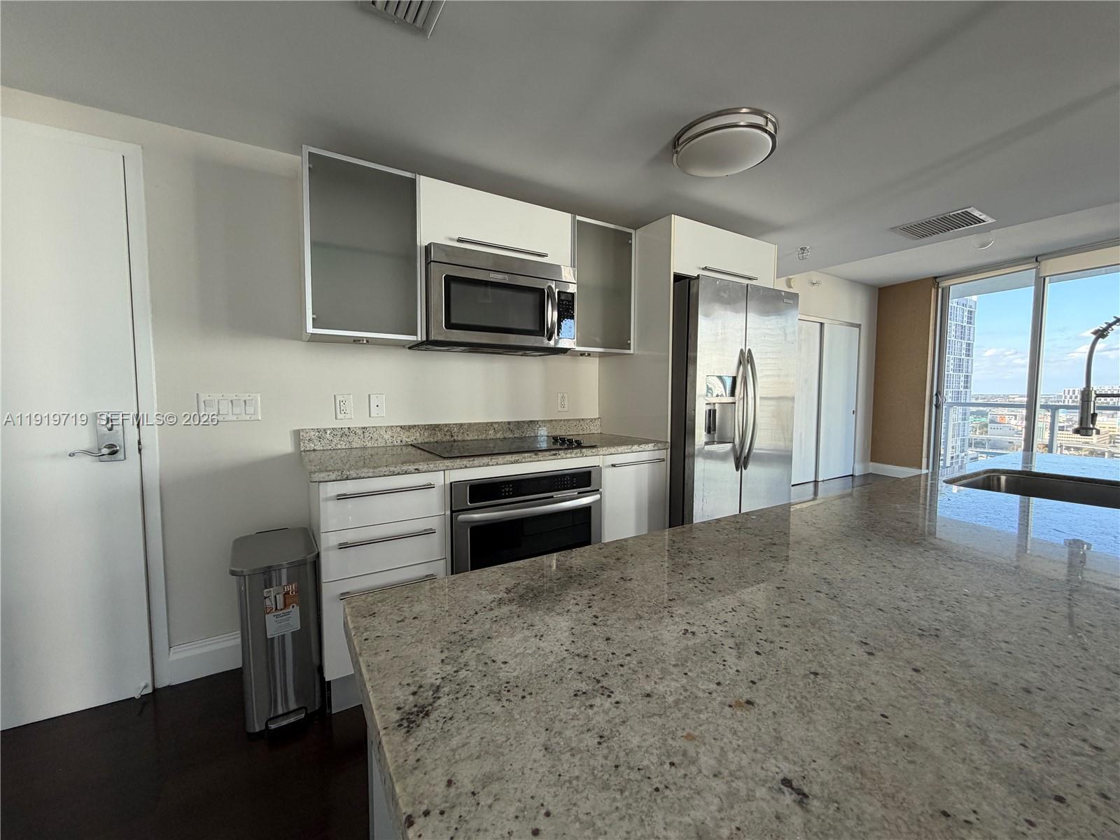 185 Southwest 7th Street, Unit 2011 Miami, FL 33130 - Photo 2 of 44