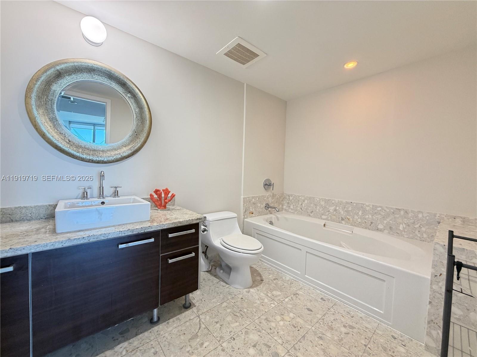 185 Southwest 7th Street, Unit 2011 Miami, FL 33130 - Photo 21 of 44