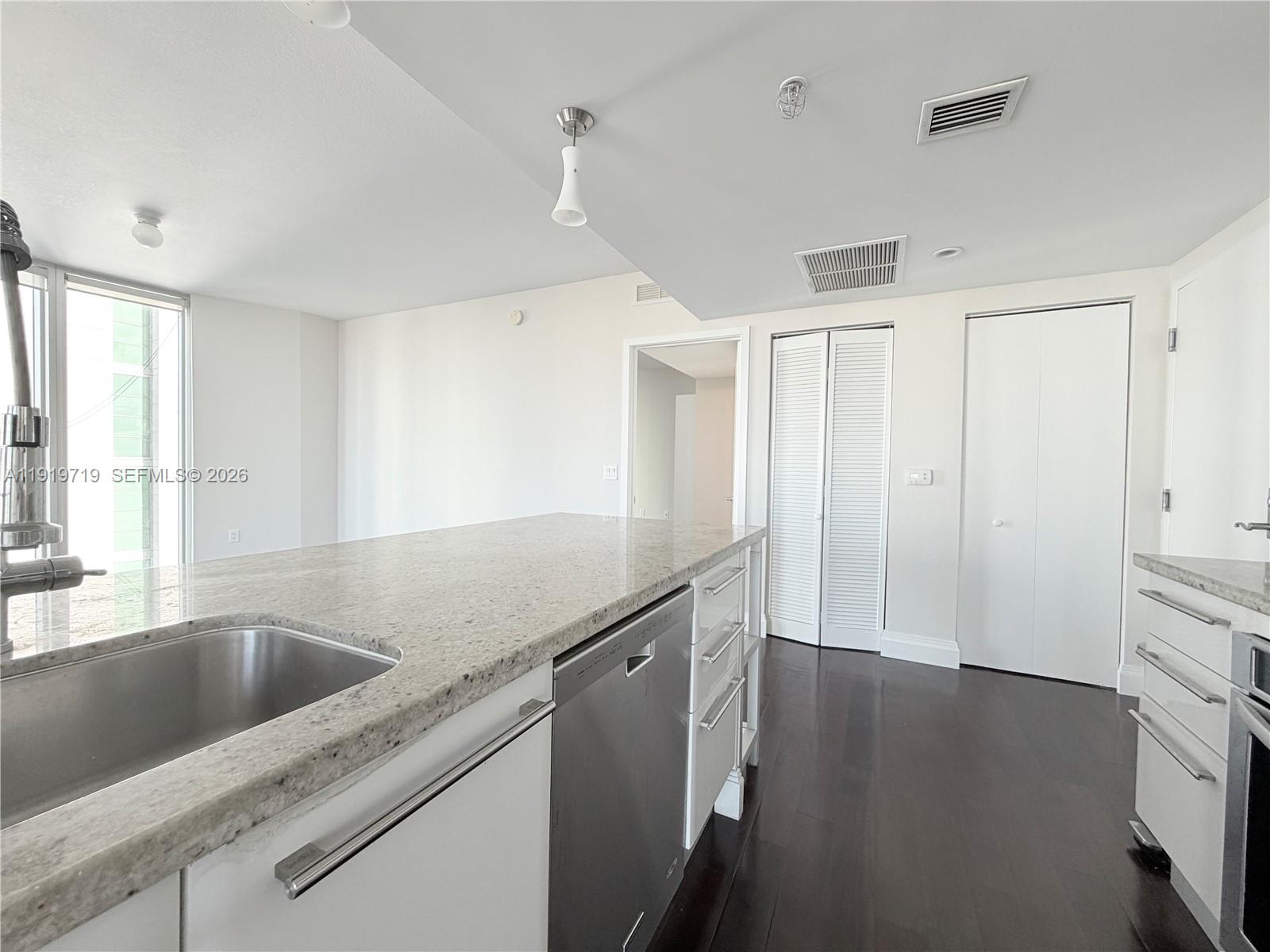 185 Southwest 7th Street, Unit 2011 Miami, FL 33130 - Photo 3 of 44