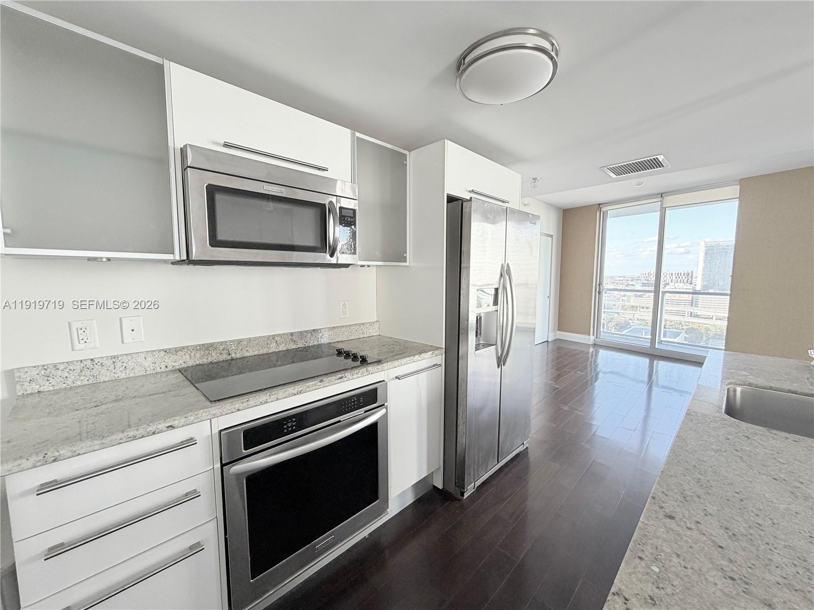 185 Southwest 7th Street, Unit 2011 Miami, FL 33130 - Photo 4 of 44