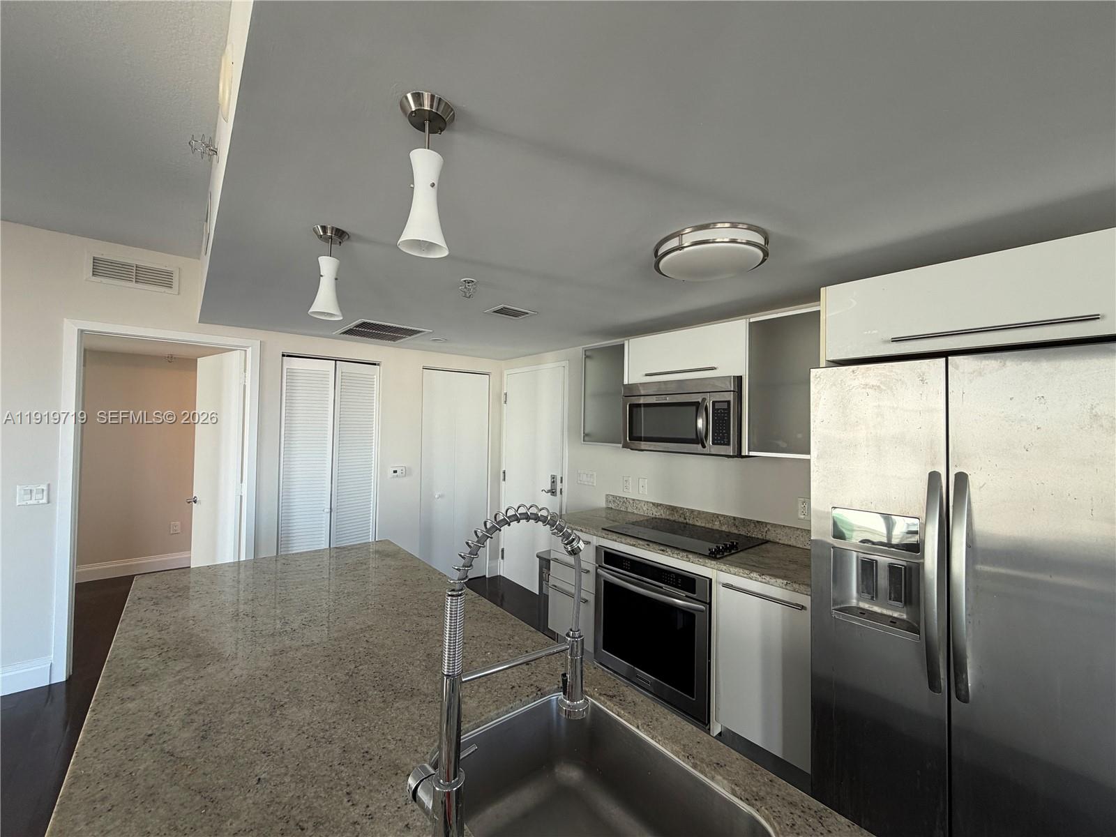 185 Southwest 7th Street, Unit 2011 Miami, FL 33130 - Photo 5 of 44