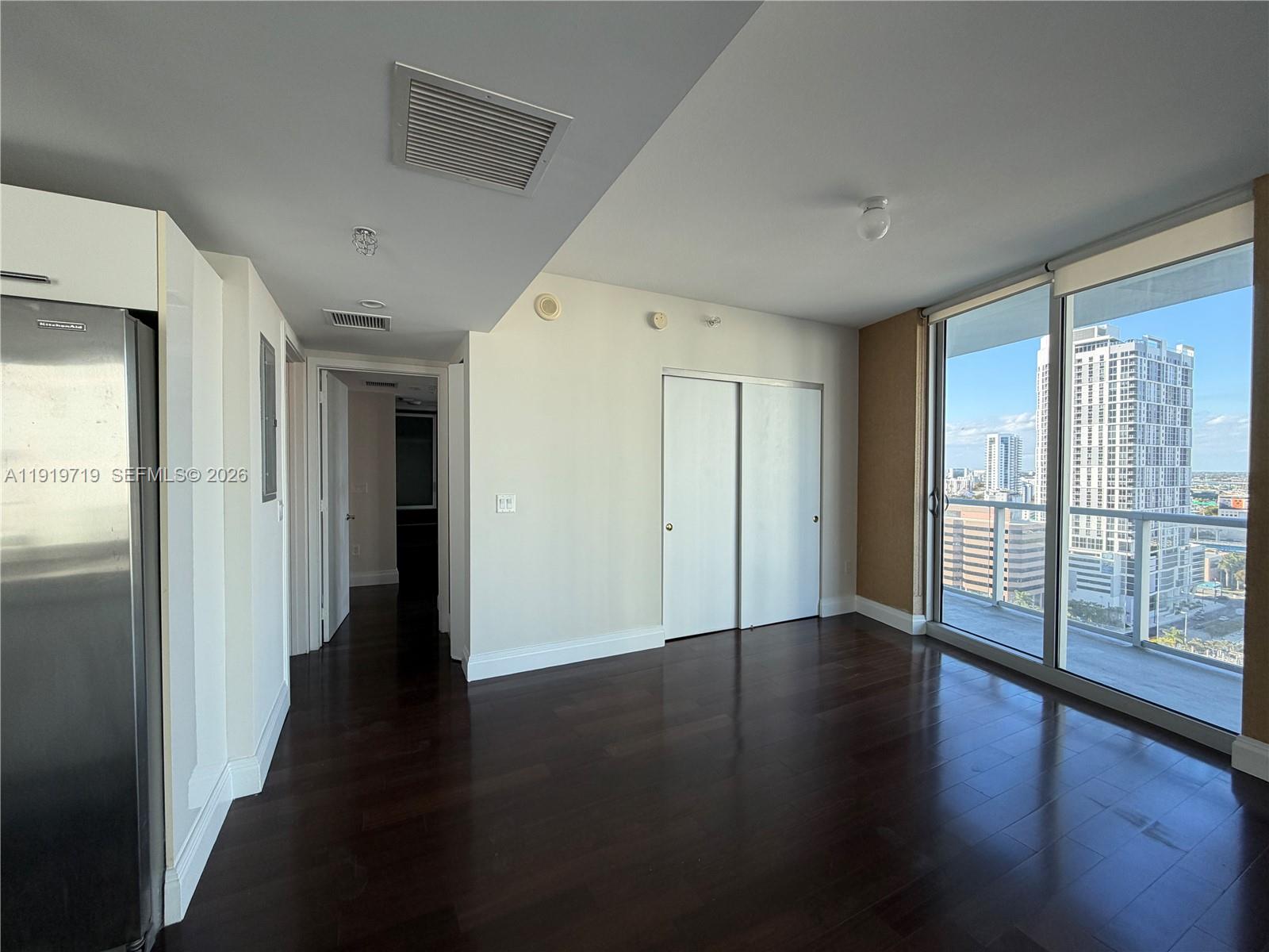 185 Southwest 7th Street, Unit 2011 Miami, FL 33130 - Photo 8 of 44