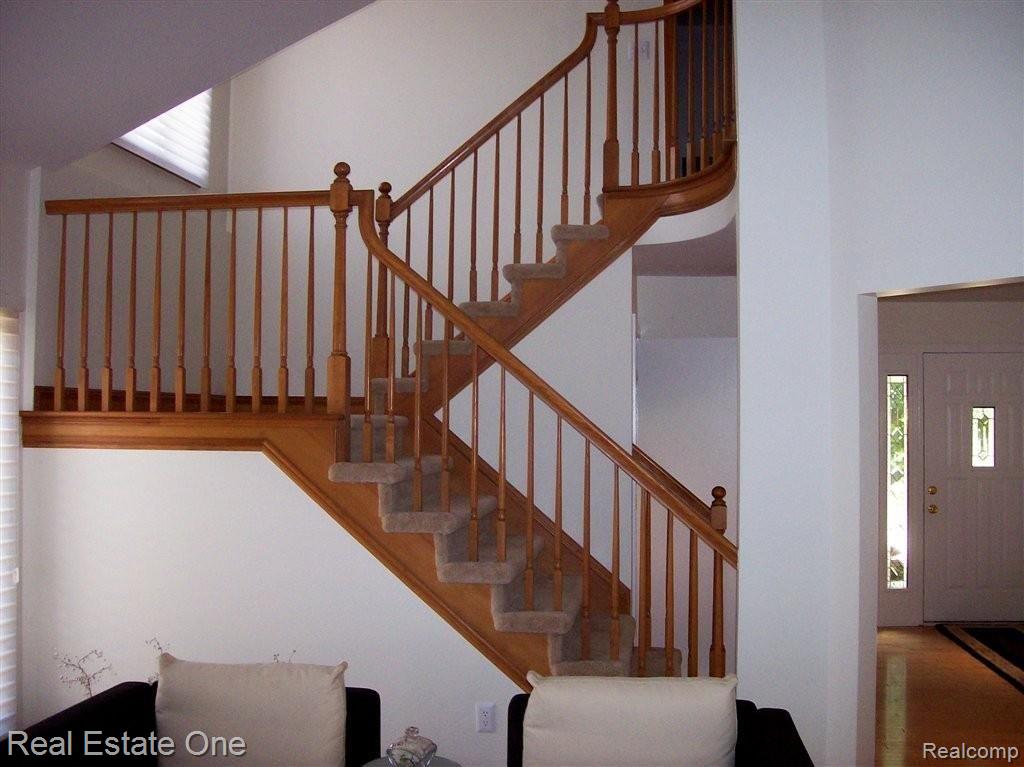 1630 Kendal Lane Rochester, MI 48307 - Photo 13 of 21 stairs from Grtrm