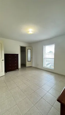 $800 | 10802 Kingspoint Road, Houston, TX 77075