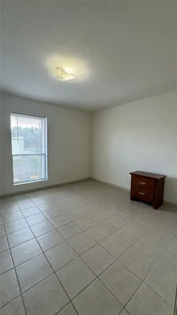 $800 | 10802 Kingspoint Road, Houston, TX 77075