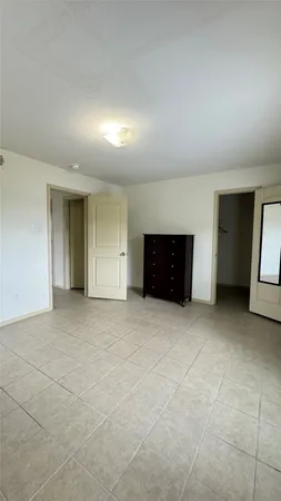 $800 | 10802 Kingspoint Road, Houston, TX 77075