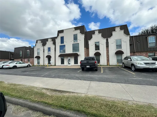 $800 | 10802 Kingspoint Road, Houston, TX 77075