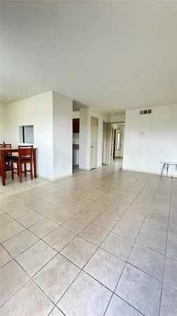 $800 | 10802 Kingspoint Road, Houston, TX 77075