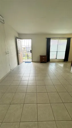 $800 | 10802 Kingspoint Road, Houston, TX 77075