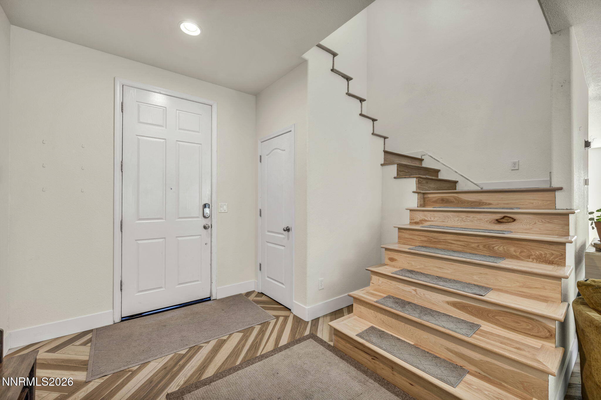 480 Luciana Drive Reno, NV 89521 - Photo 6 of 81 32-web-or-mls-480-luciana-dr