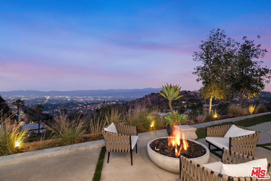 8545 Charl Lane Los Angeles, CA 90046 - Photo 16 of 18