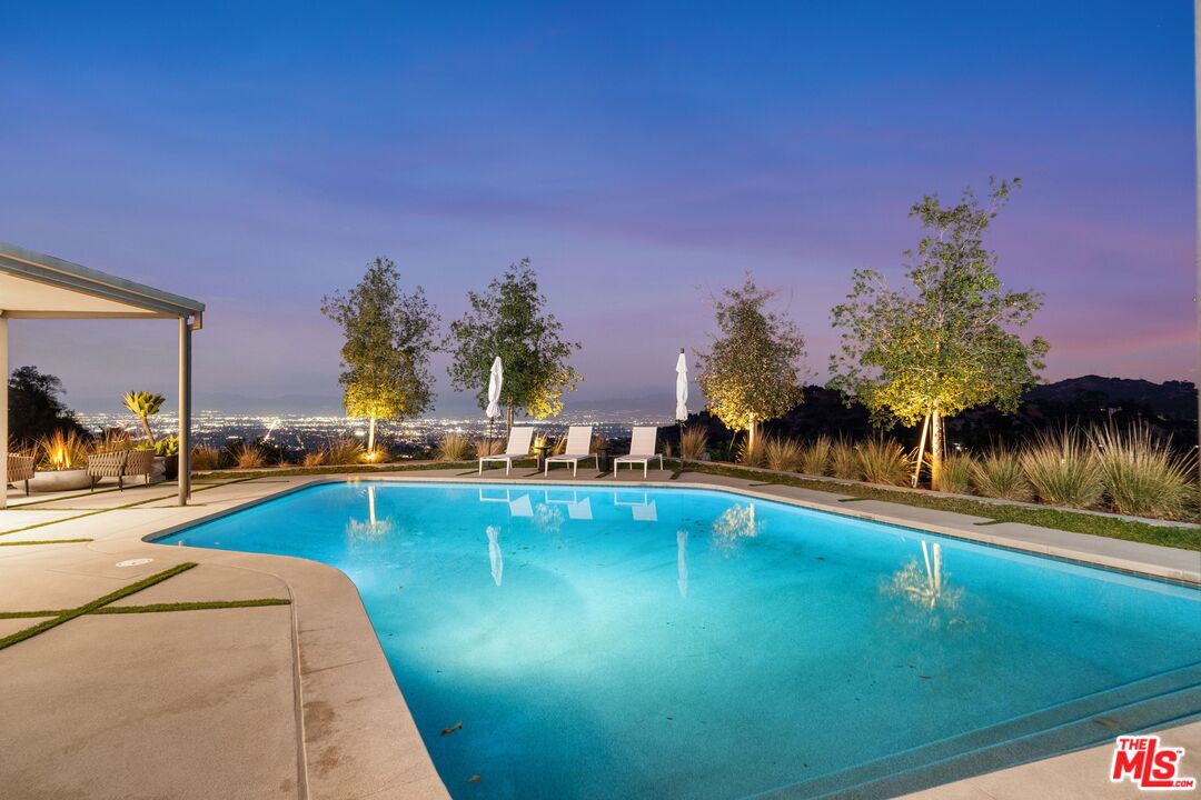 8545 Charl Lane Los Angeles, CA 90046 - Photo 17 of 18