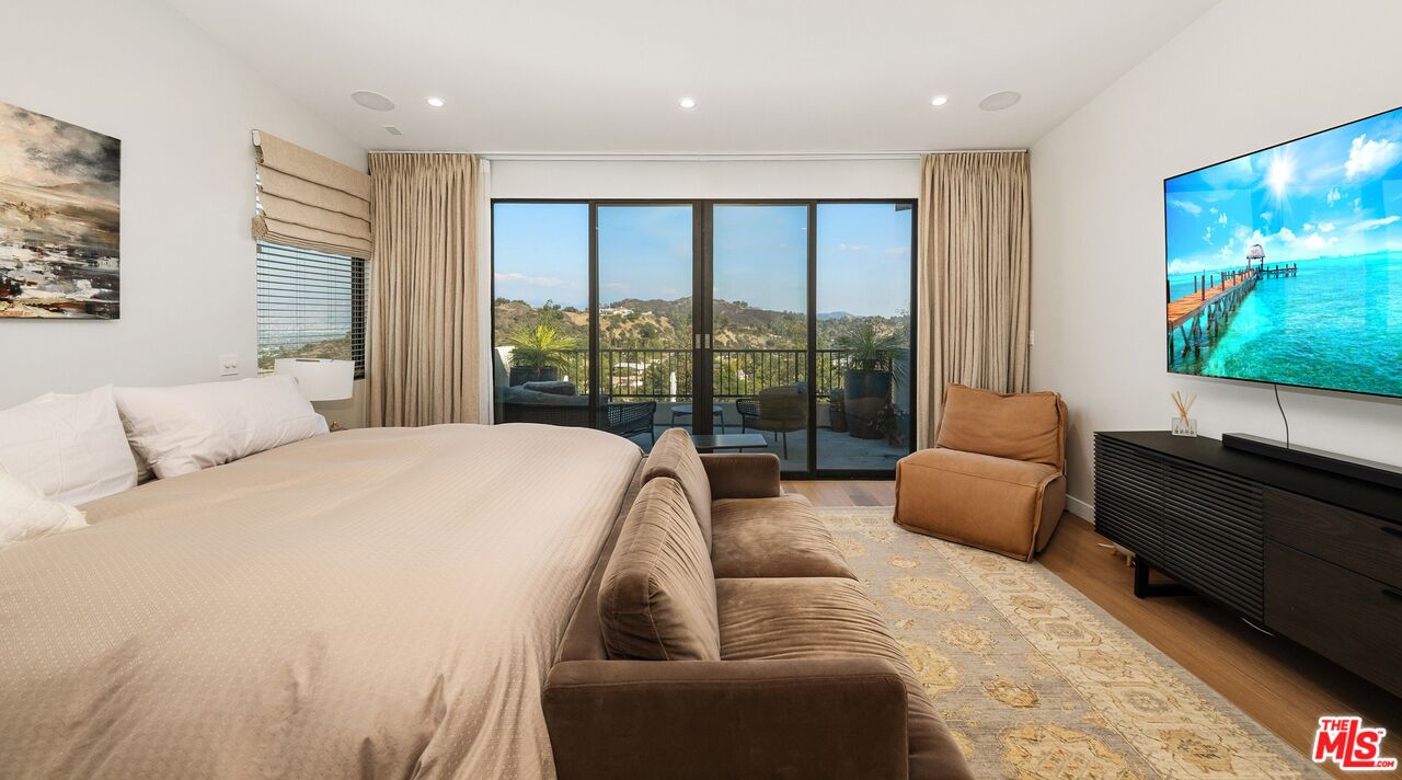 8545 Charl Lane Los Angeles, CA 90046 - Photo 10 of 18