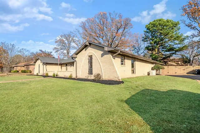a house view with garden space