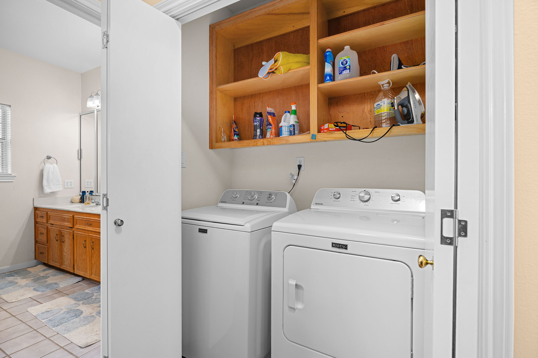 75 County Road 129 Taylor, TX 76574 - Photo 17 of 40 Laundry area featuring washer and dryer