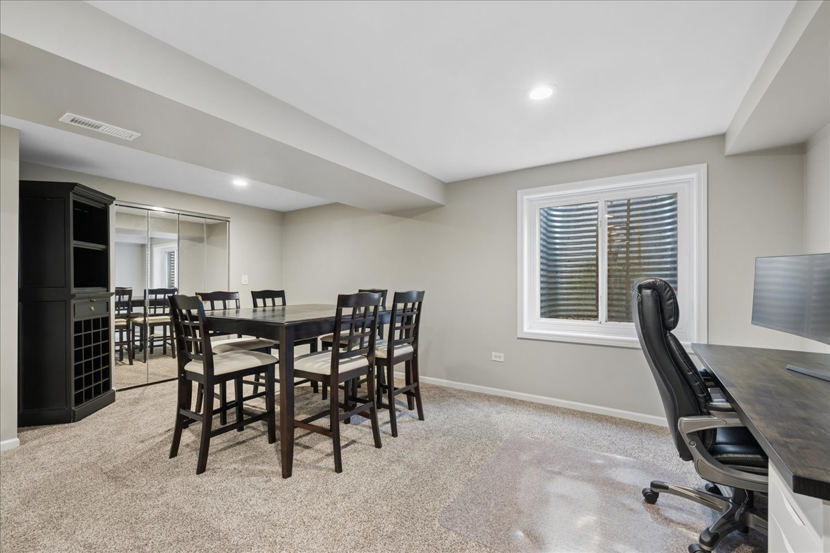 327 Shelbourne Road Volo, IL 60073 - Photo 21 of 43
