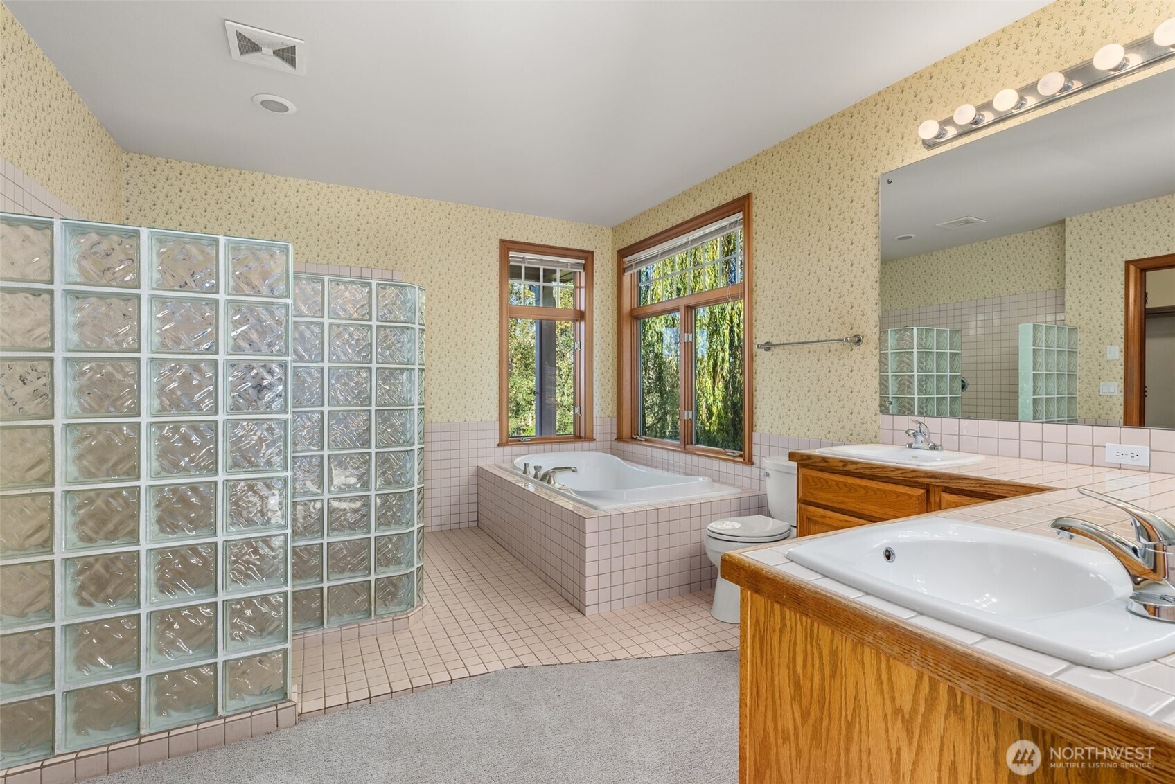 153 A Walhaupt Road Onalaska, WA 98570 - Photo 17 of 38 a bathroom with a sink and a bathtub