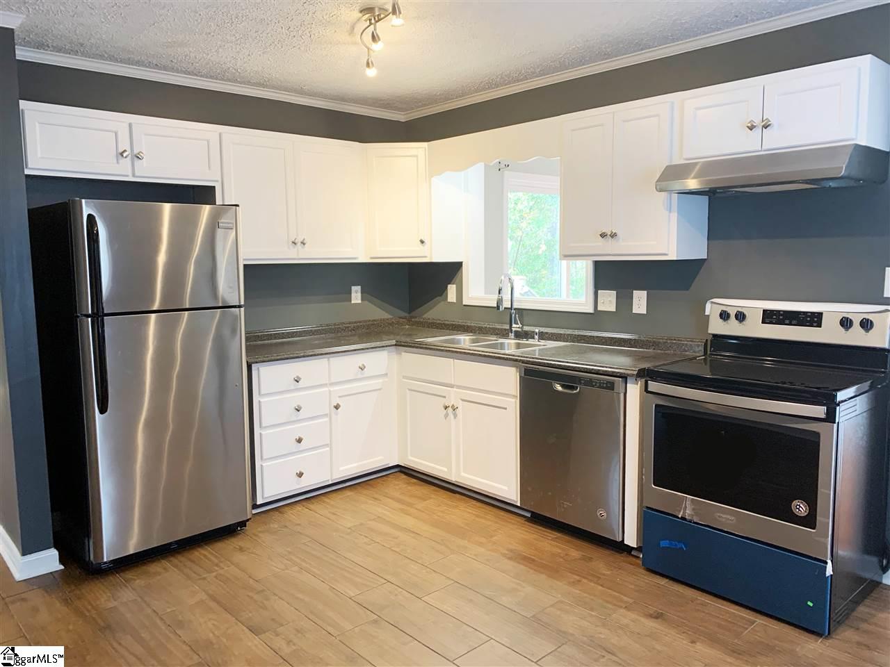 9 Ridgeside Court Greenville, SC 29617 - Photo 4 of 27 Gallery Image 4