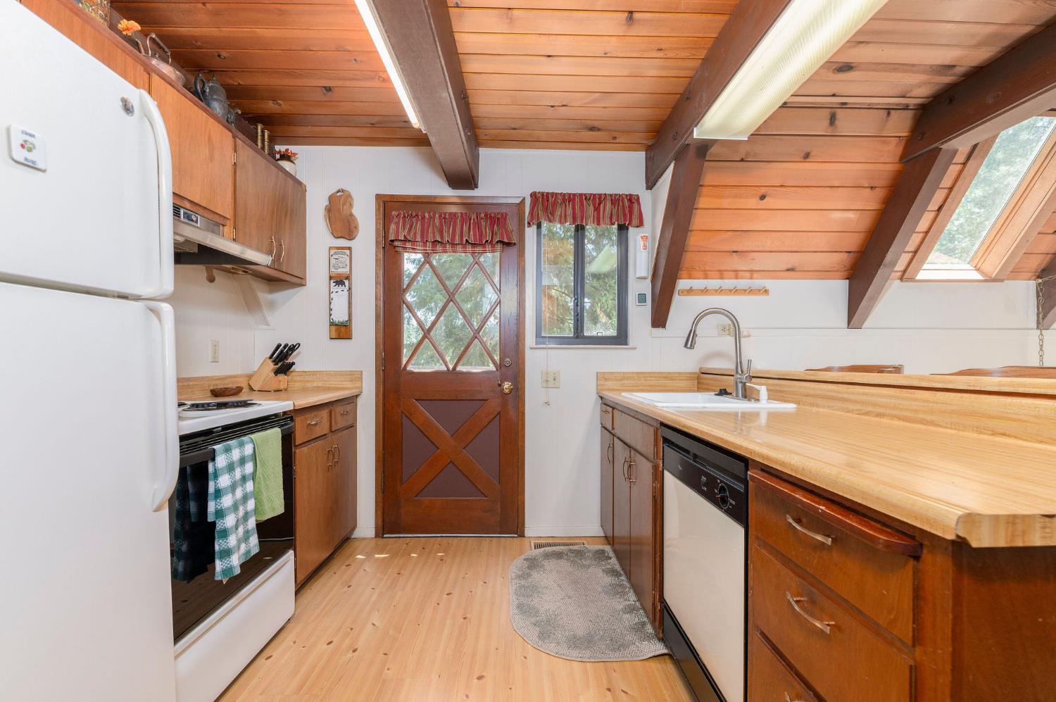 1380 Incline Way Arnold, CA 95223 - Photo 10 of 38