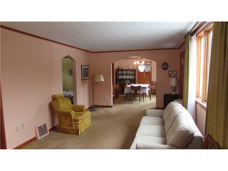 1233 Spring Run Road Extension Coraopolis, PA 15108 - Photo 3 of 25 Living Room.